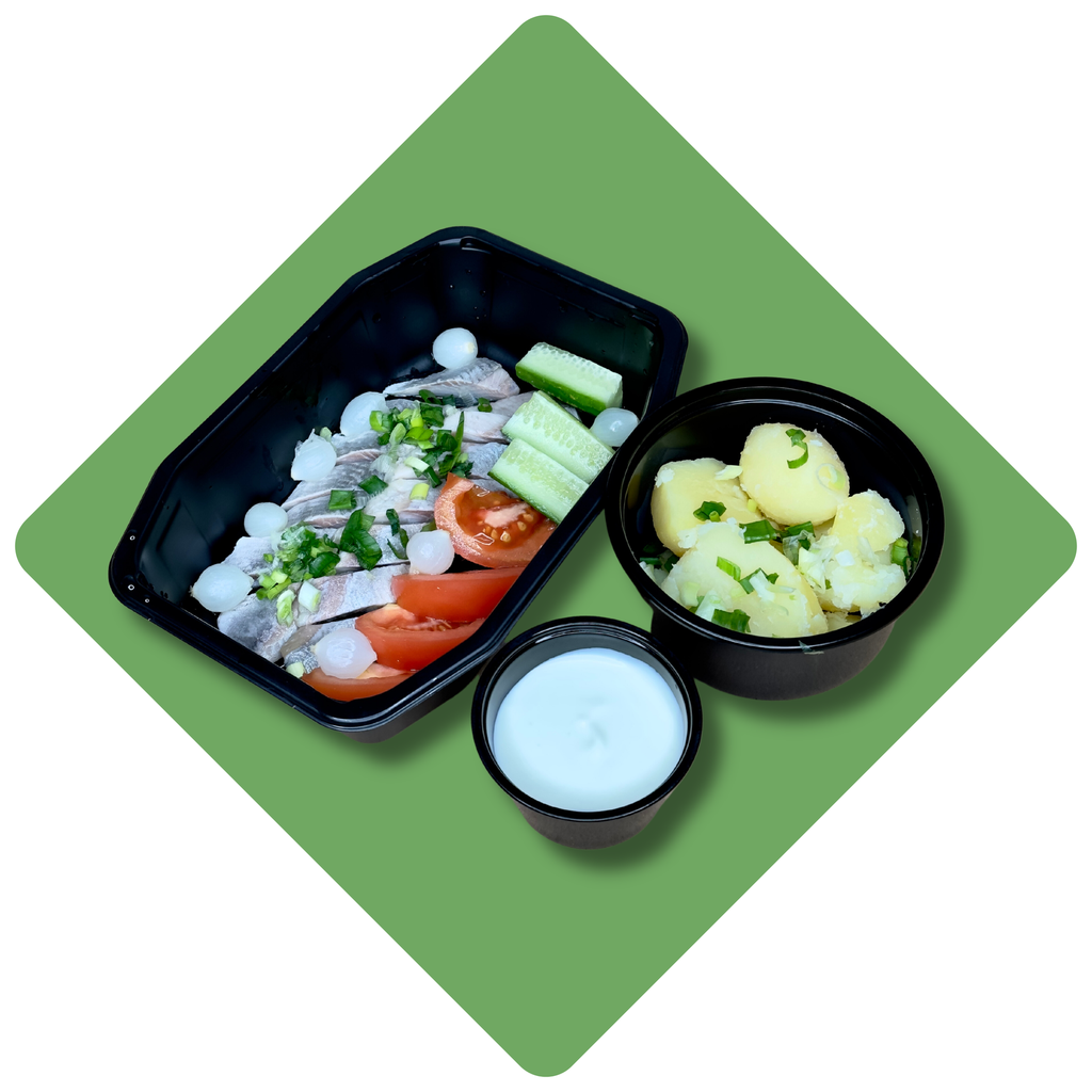 Silkė su karštomis bulvėmis patiekiama su šviežiomis daržovėmis 